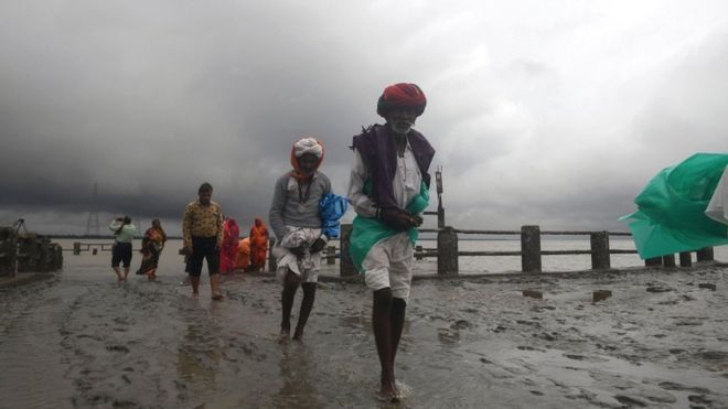 توفان در هند و بنگلادش 2 میلیون نفر را آواره کرد