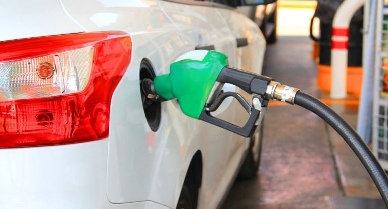 آیا بهبود معیشت نیازمندان با افزایش قیمت بنزین امکانپذیر است؟