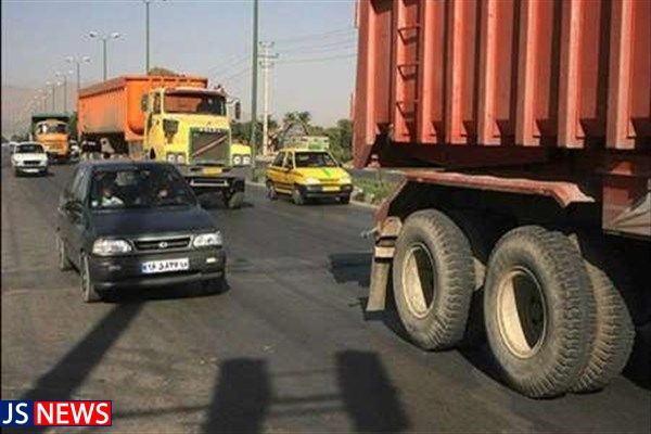 ممنوعیت تردد خودروهای سنگین در محورهای منتهی به مشهد از بامداد چهارشنبه
