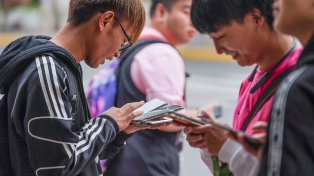 چهره دارندگان موبایل در چین برای احراز هویت اسکن می‌شود