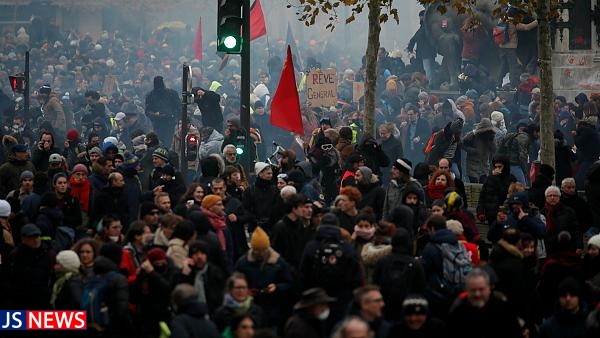 دومین روز اعتصاب سراسری در فرانسه