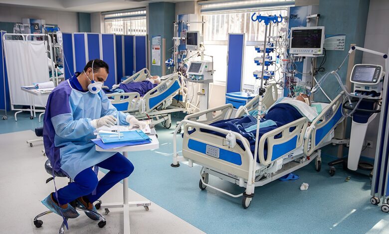 Coronavirus patients at the Imam Khomeini Hospital in Tehran Iran 1 March 2020 780x470 - تا امروز ۲۶ دی چند نفر به کرونا مبتلا شدند؟