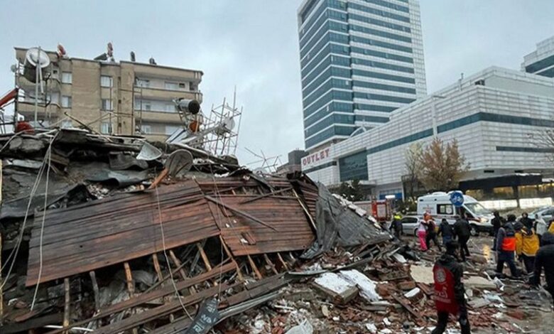 زلزله 780x470 - جانباختگان زلزله ترکیه به حدود ۸ هزار نفر رسید
