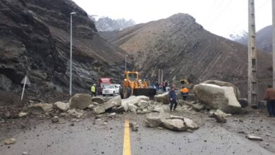 هشدار خطر سقوط سنگ در جاده چالوس