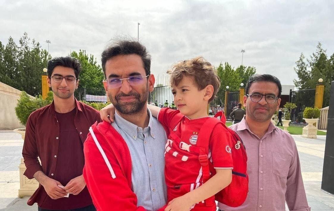 محمدجواد آذری جهرمی برای حمایت از پرسپولیس به استادیوم آزادی رفت