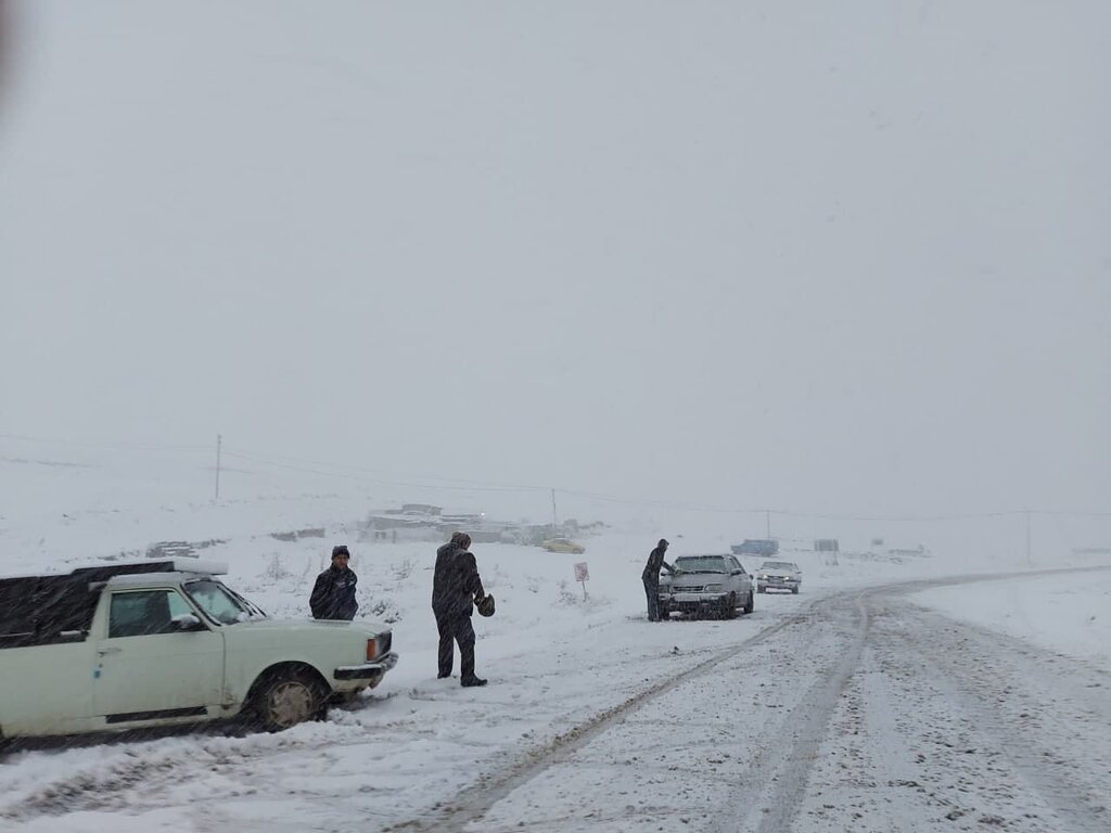 بارش برف و باران در محورهای این ۴ استان