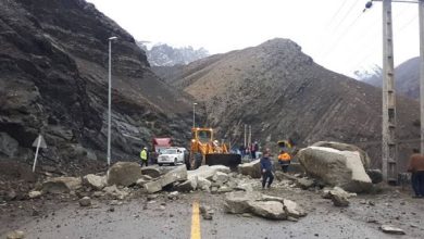 جاده چالوس به دلیل ریزش کوه بسته شد