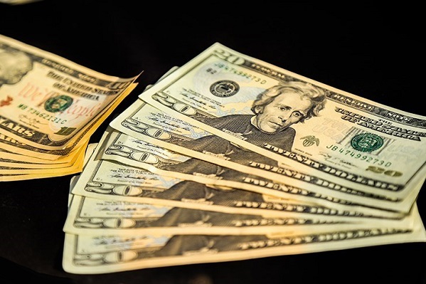 تداوم روند نزولی قیمت دلار در مرکز مبادله