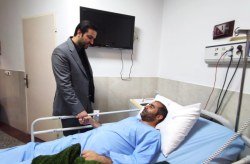 عیادت رحیم سرهنگی از بیماران بستری در بیمارستان کیش در روز تاسوعای حسینی