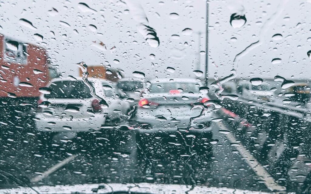 بارش باران و ترافیک سنگین در جاده چالوس