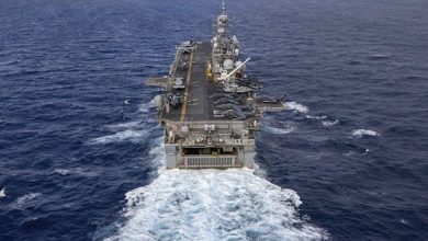 آمریکا نیروی نظامی در کشتی‌های تجاری برای عبور از تنگه هرمز مستقر می کند