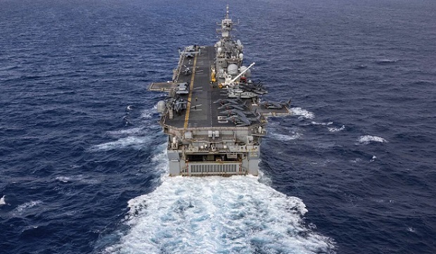 آمریکا نیروی نظامی در کشتی‌های تجاری برای عبور از تنگه هرمز مستقر می کند