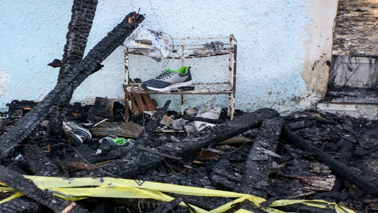 تحویل پیکر جان باختگان حادثه آتش سوزی لنگرود به خانواده هایشان