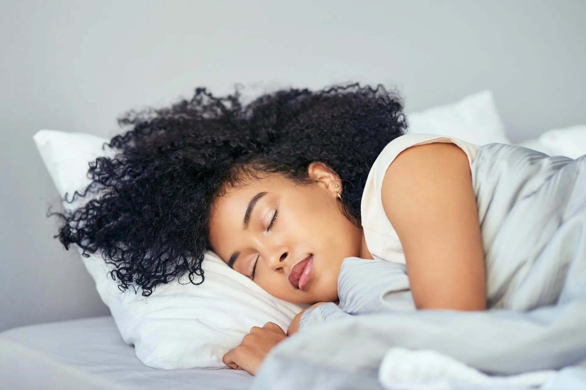 خواب روزانه مفید است یا مضر؟