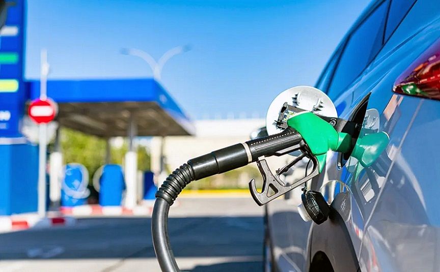 دولت یا مجلس؛ چه کسی قیمت بنزین را تعیین می‌کند؟