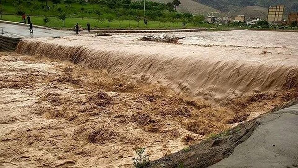 جاری شدن سیل در نوشهر و چالوس