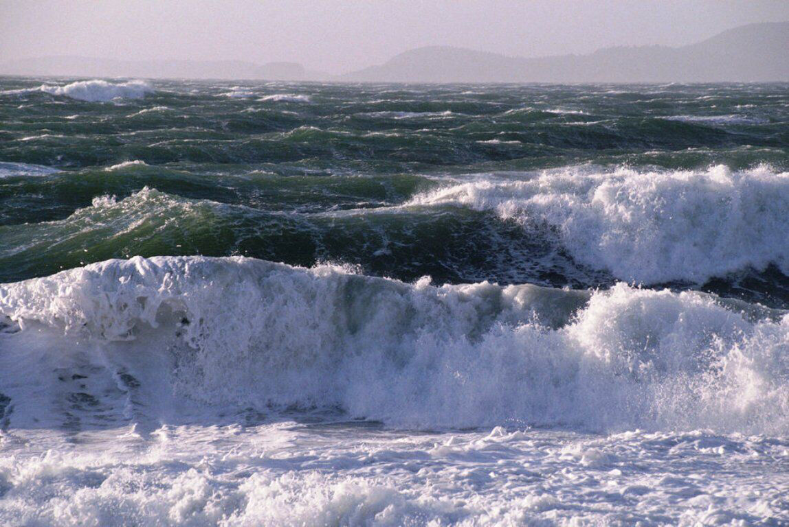 سازمان هواشناسی درباره ارتفاع موج در آب های جنوب کشور هشدار داد