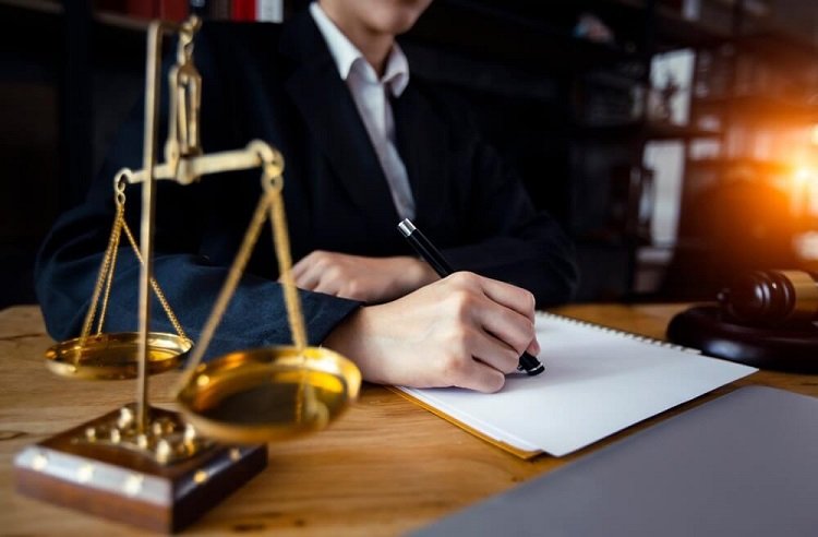 وکیل دادگستری ضرب و جرح