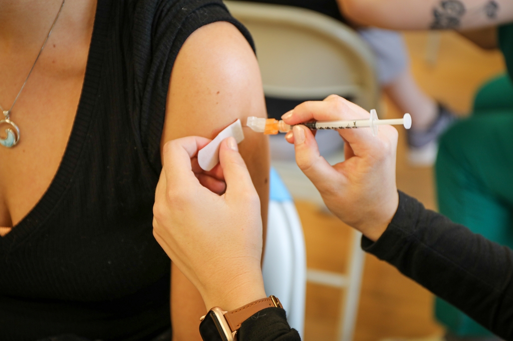 اثرات تزریق واکسن به بازوی متفاوت