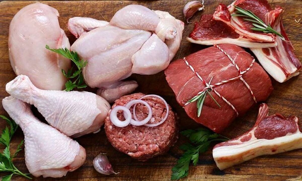 گوشت قرمز و مرغ در بازار چند؟