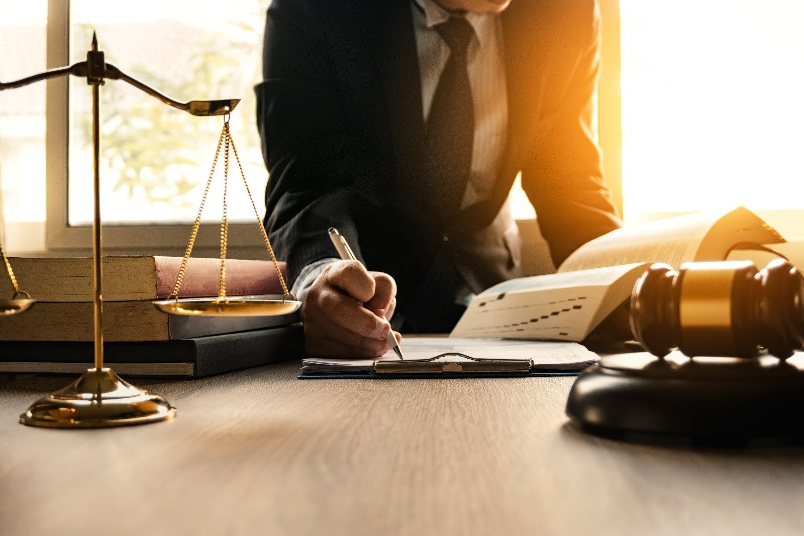 تعریف وکیل حقوقی و کیفری