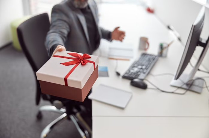 دریافت هدیه توسط کارکنان دولت ممنوع شد