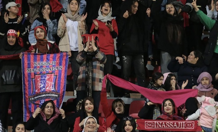 دیدار نساجی و پرسپولیس بدون حضور بانوان