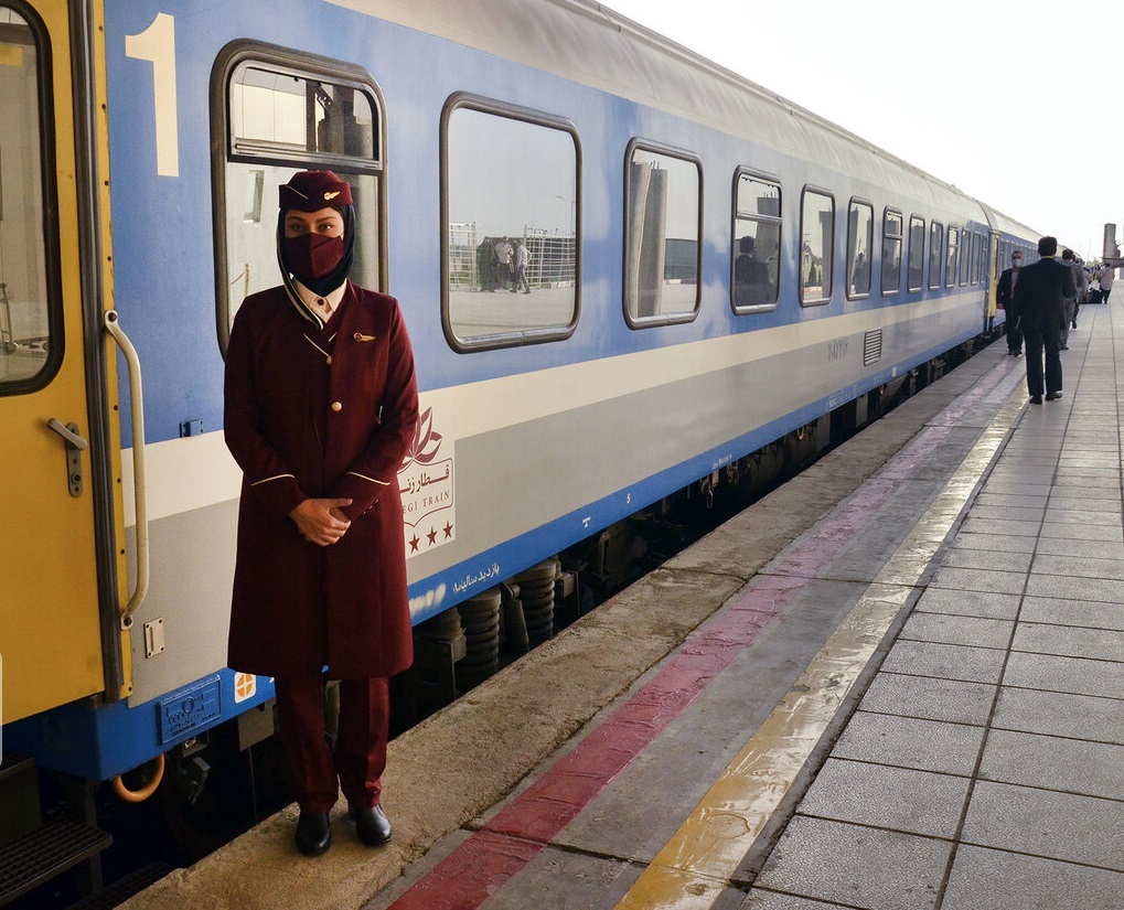 قطار مسافری وان