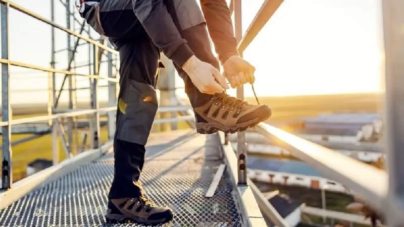 چگونه از مشکلات ناشی از کفشهای ایمنی نامناسب پیشگیری کنیم؟