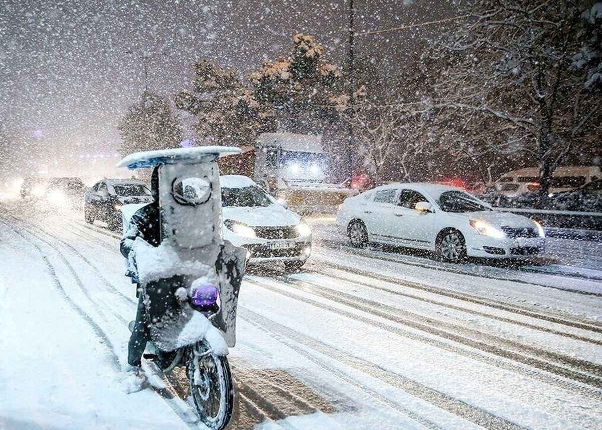 آسمان تهران برفی