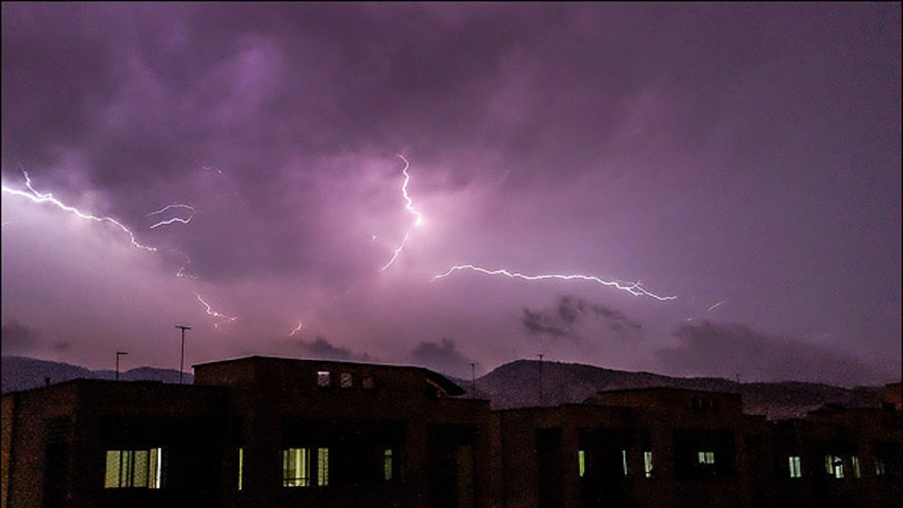 باران و رعدوبرق