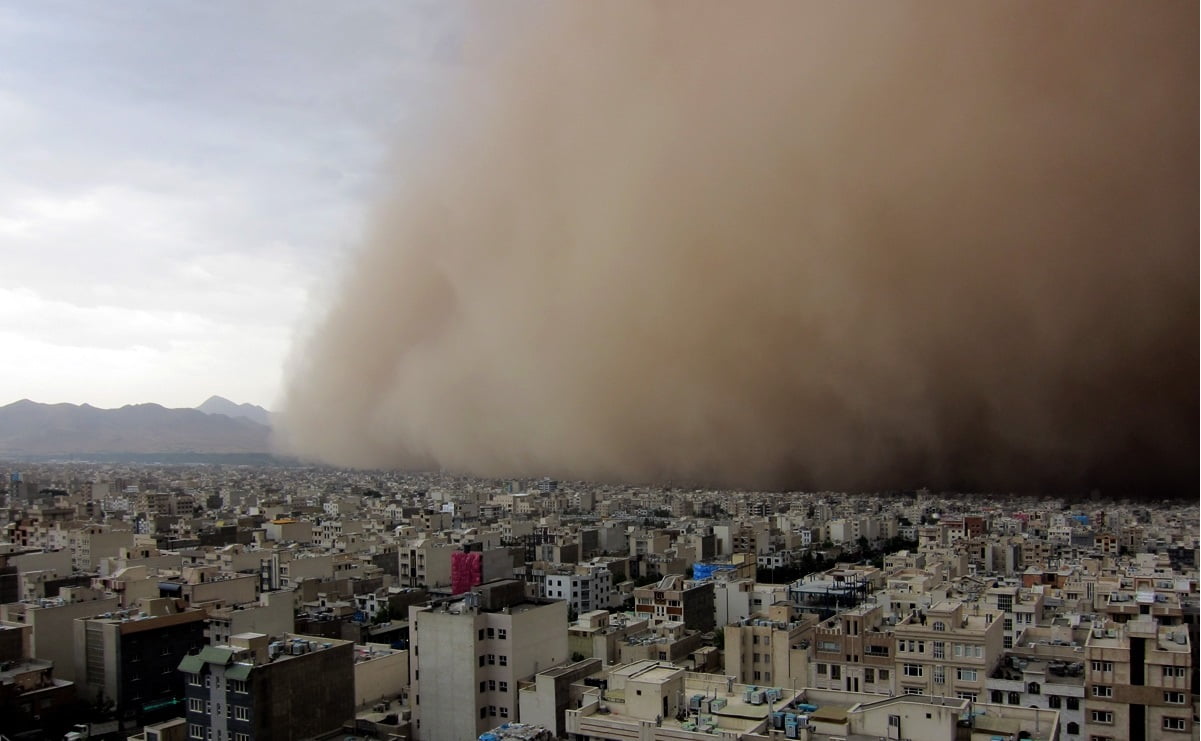 طوفان از تهران تا چالوس در حرکت است