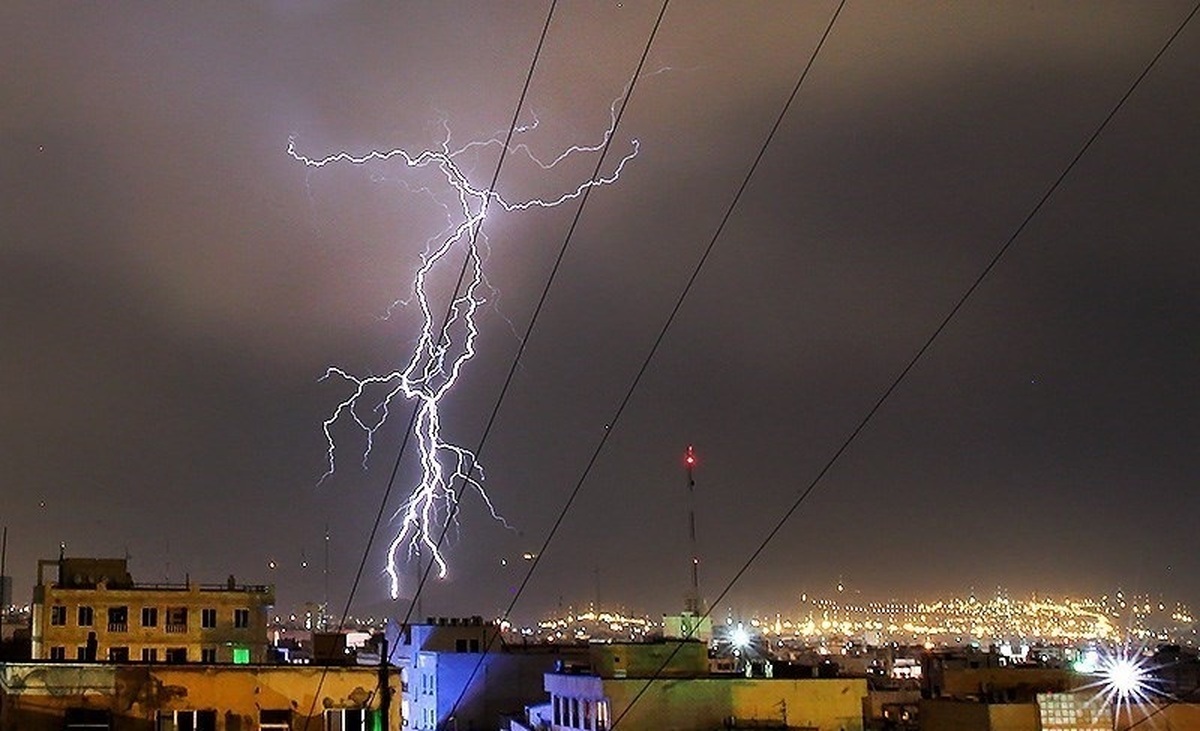 طوفان، رعد و برق و کاهش دما