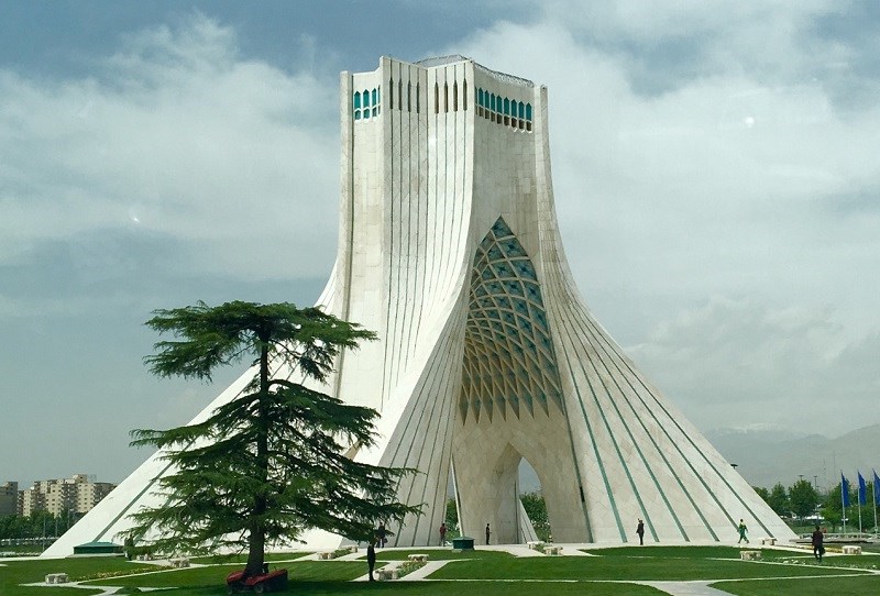 توضیح شهرداری درباره قطع سه اصله درخت در میدان آزادی