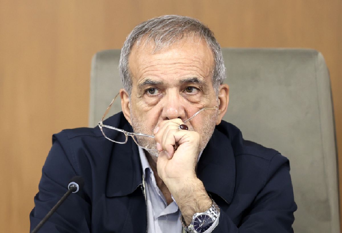 پزشکیان برای شرکت در اجلاس اکو به جمهوری آذربایجان سفر می‌کند