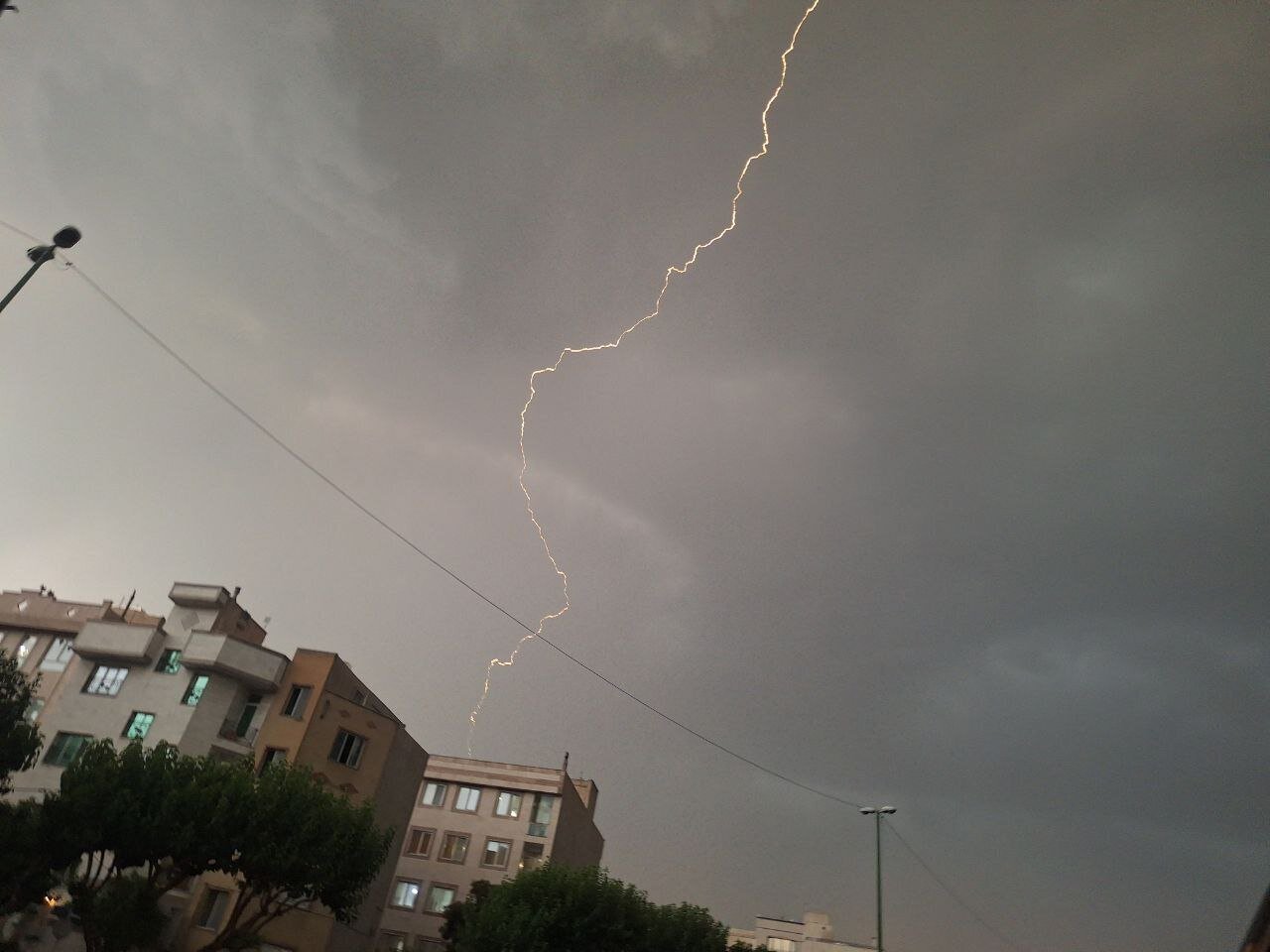 توفان تهران