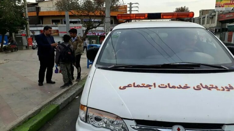 زن خیابان پیروزی