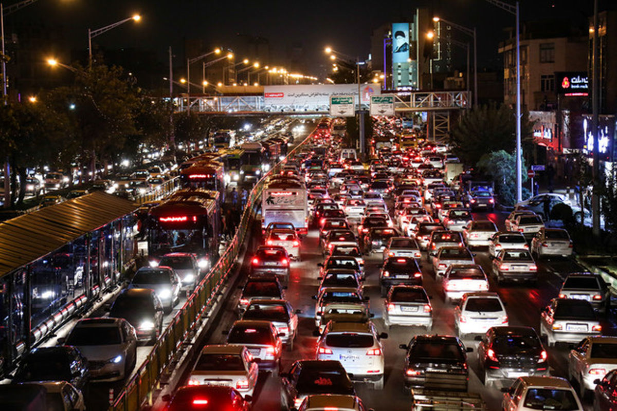 ترافیک نیمه‌سنگین محورهای اصلی کشور؛ وزش باد شدید و محدودیت‌های ترافیکی
