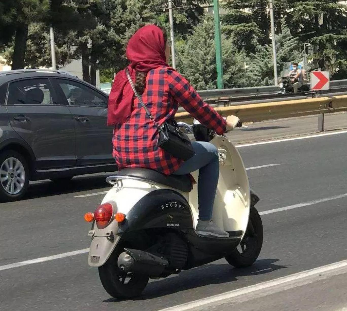 چرا پلیس هنوز اقدام عملی برای موتورسواری بانوان انجام نداده است؟
