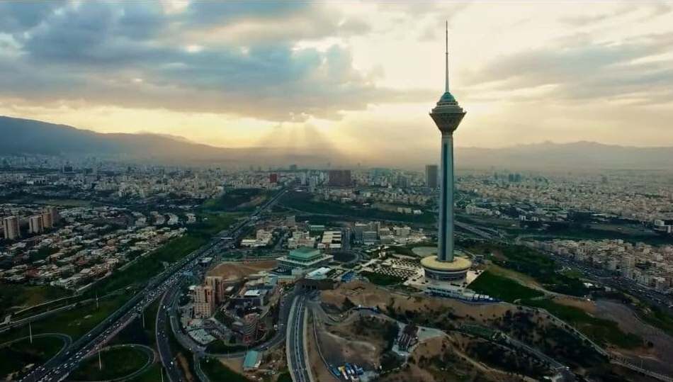 وزش باد همراه با بارش در ارتفاعات تهران؛ جنوب استان درگیر گرد و خاک