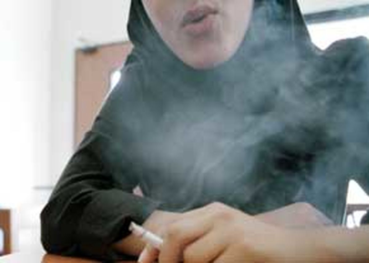 دختران سیگاری