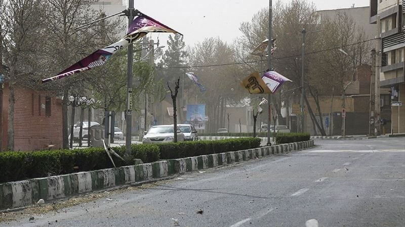 هوای تهران تا چند روز آینده همچنان گرم و همراه با وزش باد شدید