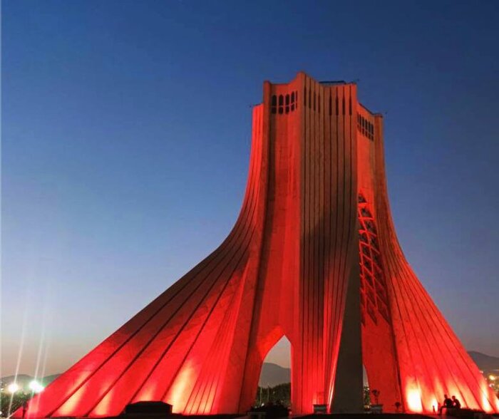 برج آزادی قرمز شد؛ یادآوری چالش‌های مبتلایان دیستروفی عضلانی در ایران و جهان