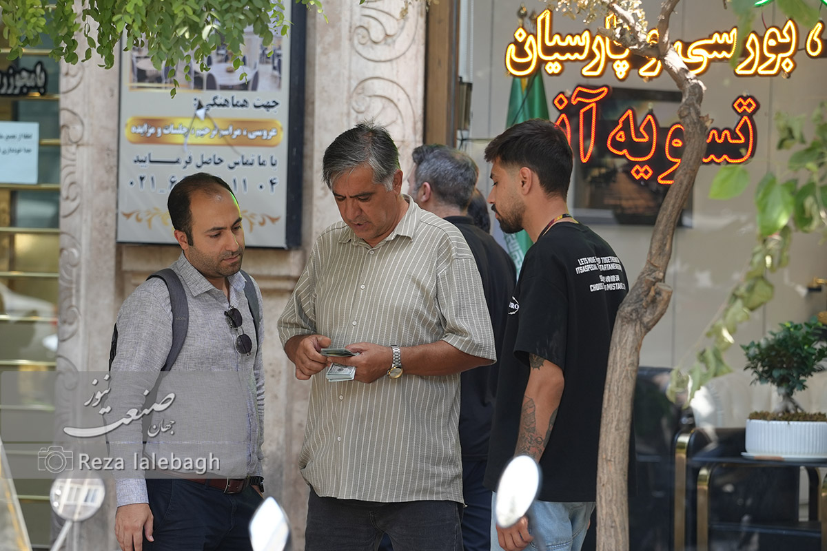 تلگرام یا بانک مرکزی ؛ رقابت برای کنترل قیمت دلار؟!