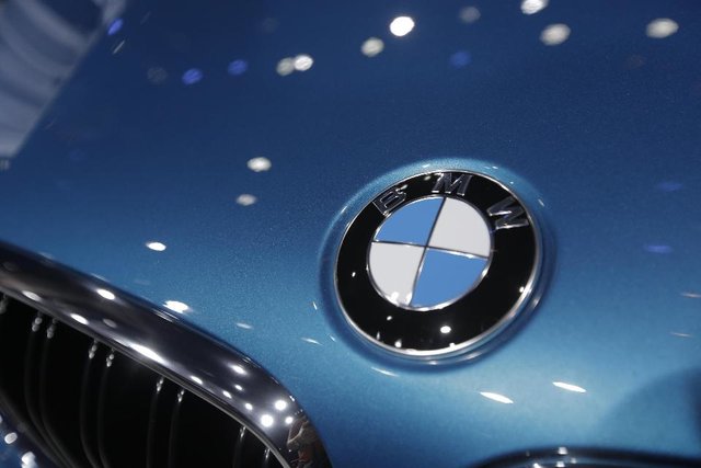 BMW با خودروی تمام‌برقی