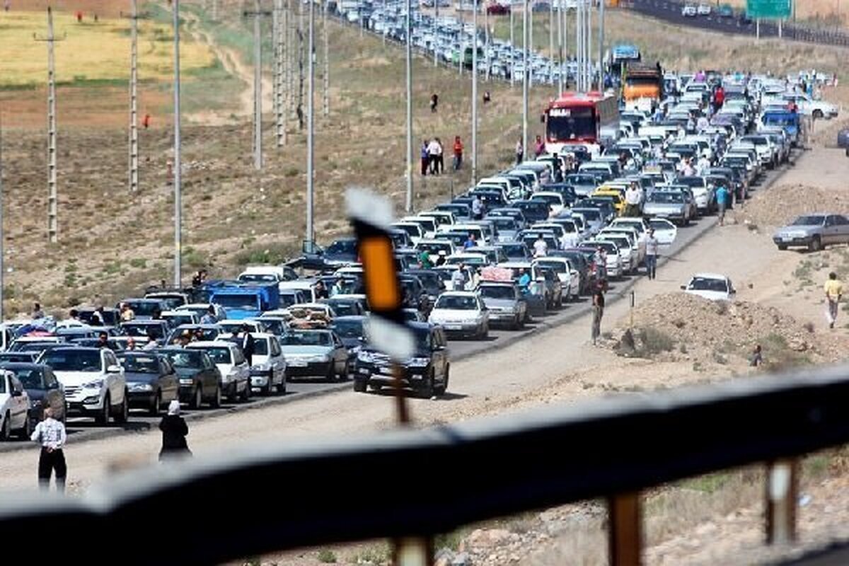 ترافیک فوق‌سنگین قزوین–رشت؛ صف خودروها تا امامزاده هاشم