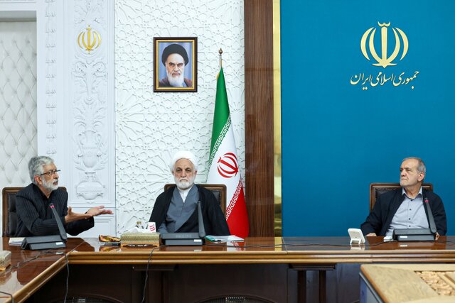 جلسه شورای عالی انقلاب