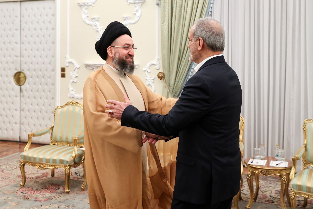 حکیم با رئیسجمهور ایران