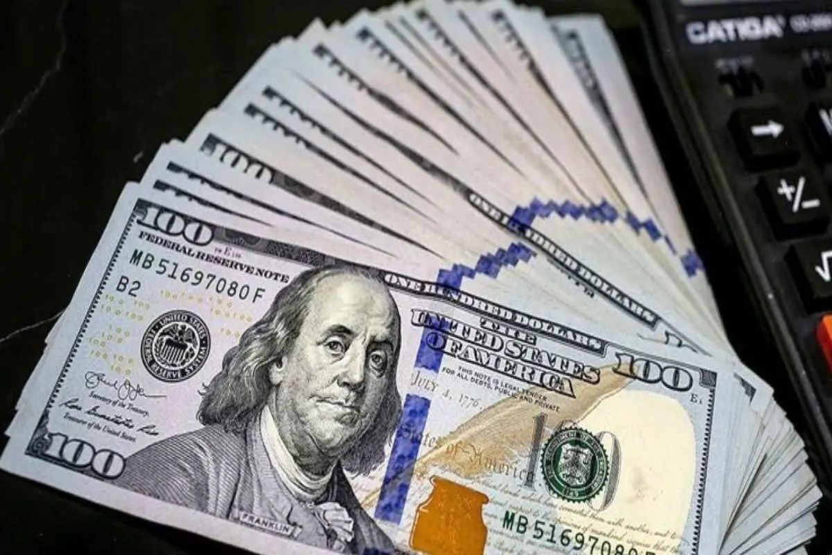 کاهش قیمت دلار به ۱۰۳ هزار تومان با مدیریت بازارساز