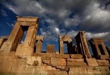خروج تخت جمشید